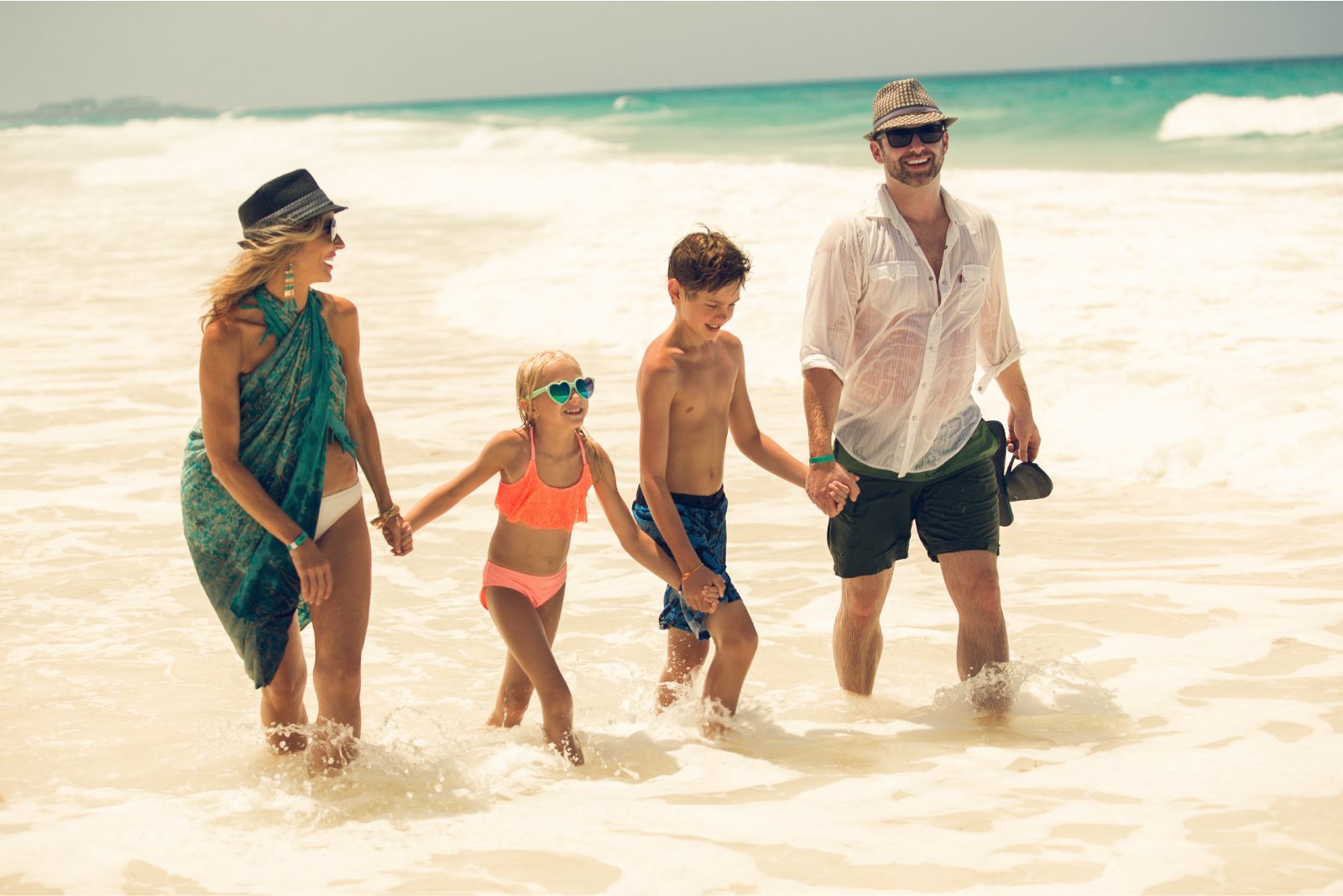 Familia en la playa Hard Rock Hotel Riviera Maya